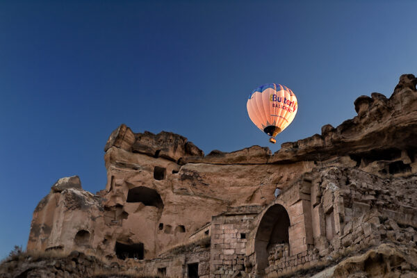 In mongolfiera sulle chiese rupestrei Cavusin Cappadocia
