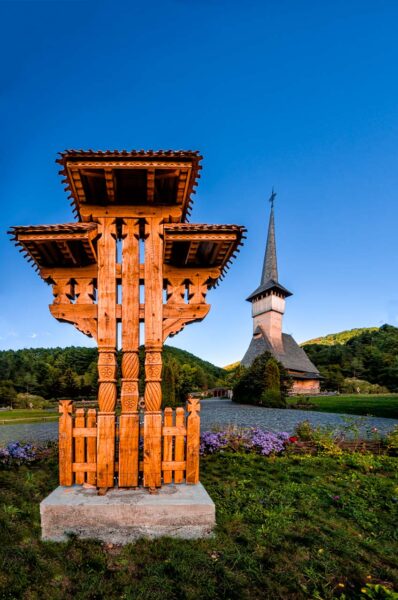 Meraviglie di legno: le antiche chiese del Maramures
Barsana Romania Maramures Wooden church Carved Wood Monument
